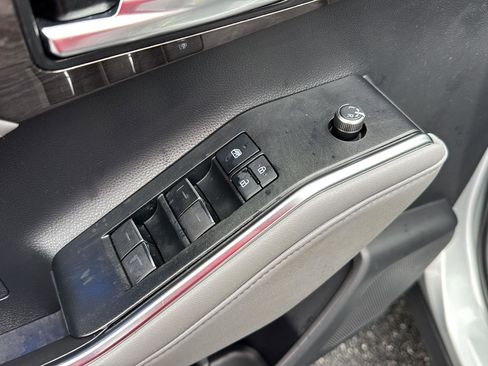 Used 2021 Toyota Highlander Limited image 29