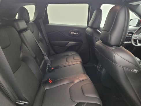 Used 2019 Jeep Cherokee High Altitude AWD/4WD image 19