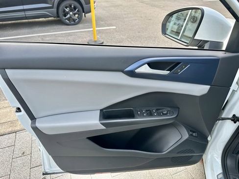 Used 2022 Volkswagen Taos SE image 10