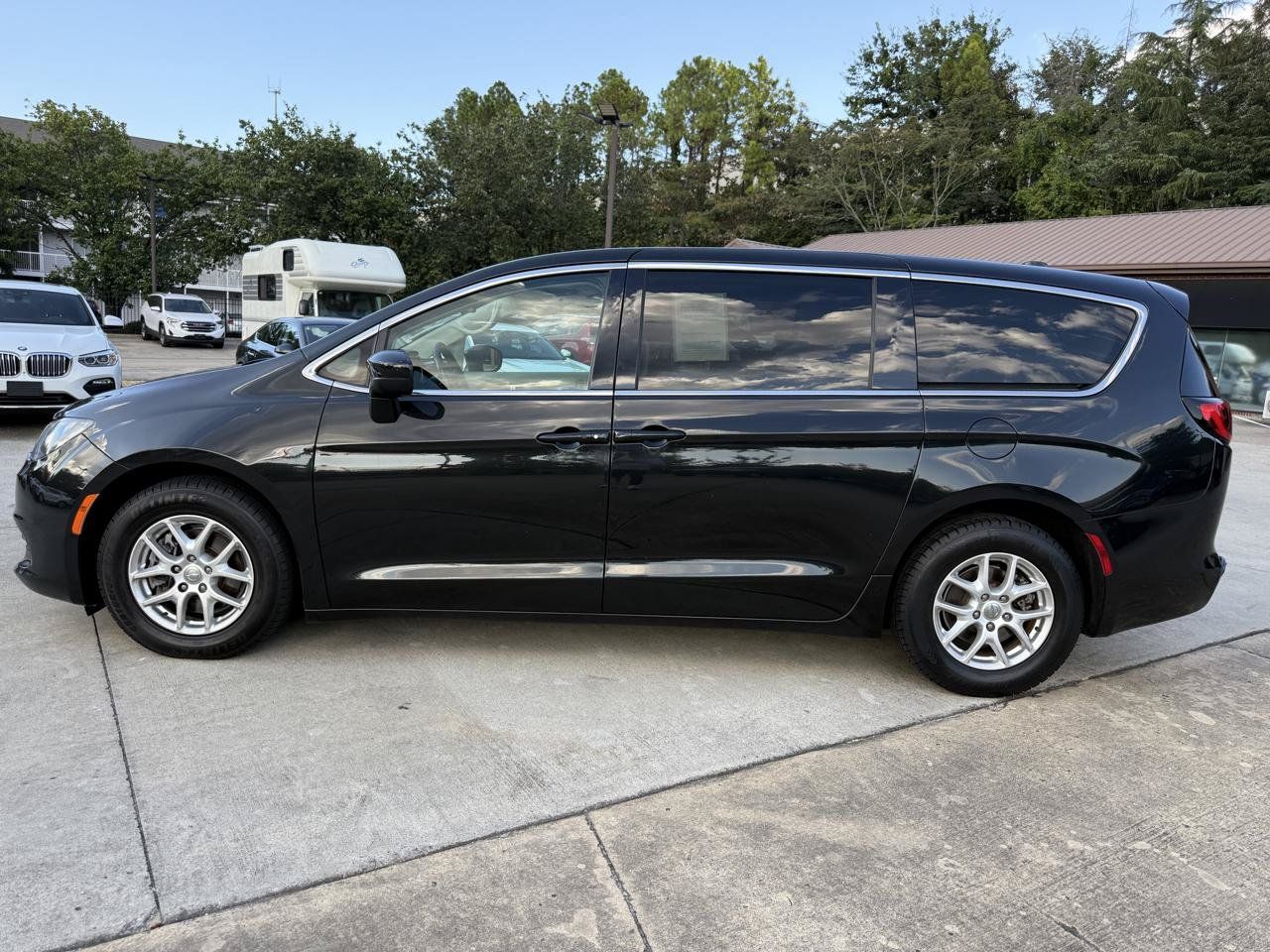 Used 2020 Chrysler Voyager LX w/ Cold Weather Group FWD image 2