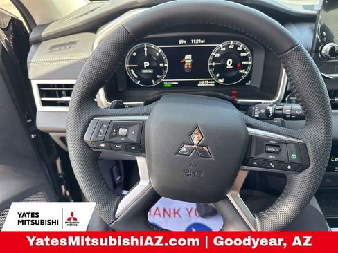New 2025 Mitsubishi Outlander SE image 11