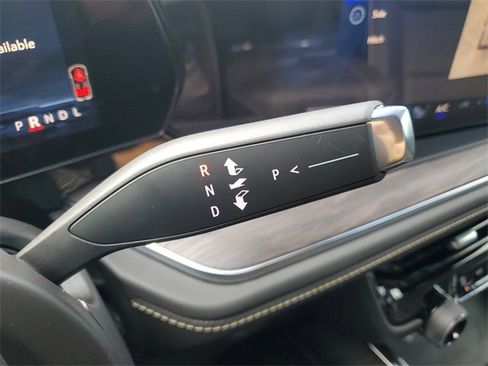 New 2025 Chevrolet Suburban Premier image 14