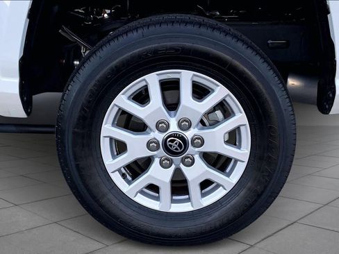 Used 2024 Toyota Tacoma SR5 AWD/4WD image 21