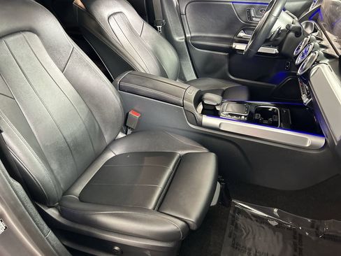 Used 2023 Mercedes-Benz GLB 250 w/ Premium Package image 26