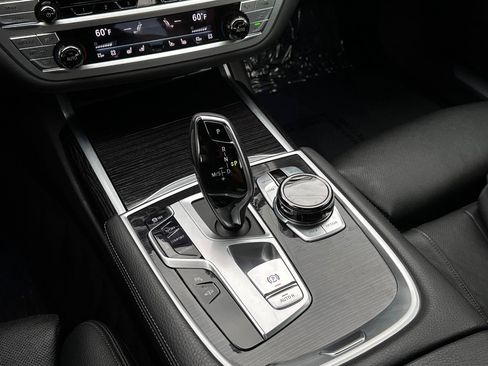 Used 2019 BMW 740i w/ Executive Package RWD image 13