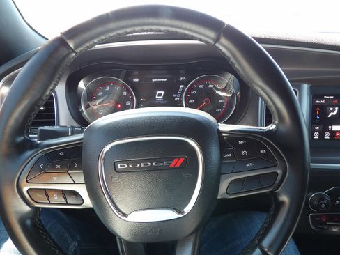 Used 2020 Dodge Charger SXT RWD image 18