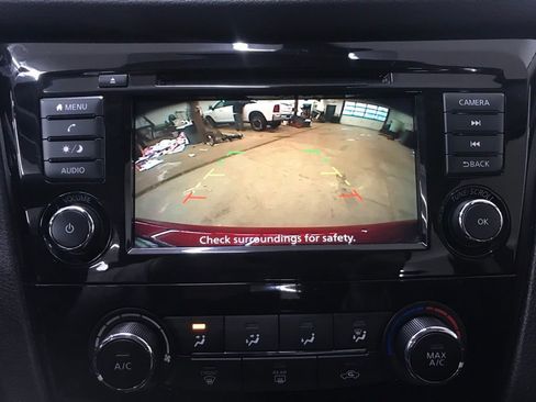 Used 2021 Nissan Rogue Sport S image 19