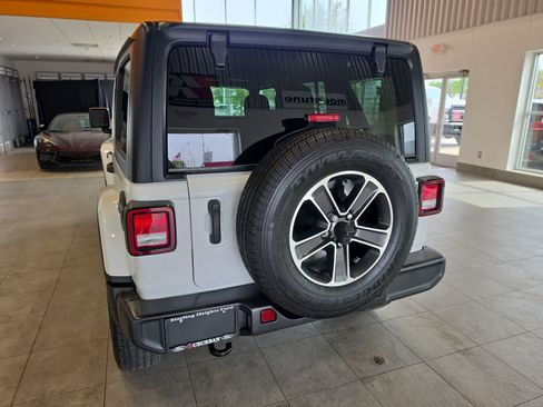 Used 2023 Jeep Wrangler Unlimited Sahara AWD/4WD image 10