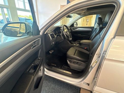 Used 2018 Volkswagen Atlas SEL w/ R-Line Package AWD/4WD image 19