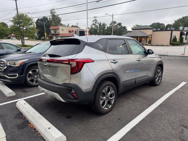 Used 2024 Kia Seltos LX AWD/4WD image 4