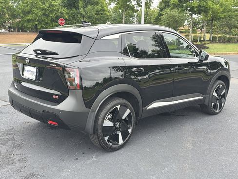 Used 2026 Nissan Kicks SR w/ SR Premium Package FWD image 9