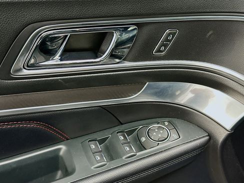 Used 2018 Ford Explorer Sport image 15