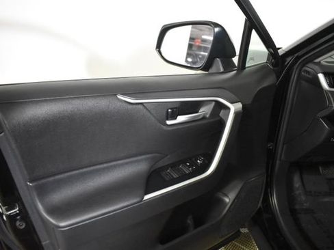 Used 2025 Toyota RAV4 XLE FWD image 7