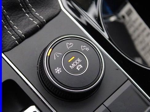 Used 2022 Volkswagen Atlas Cross Sport SE w/ Panoramic Sunroof Package image 46