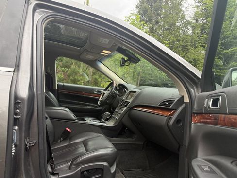 Used 2010 Lincoln MKT AWD image 15