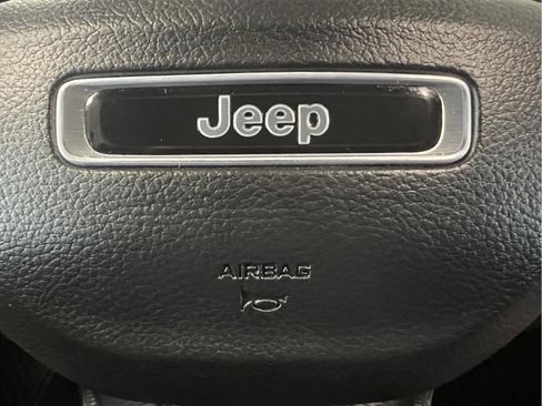 Used 2024 Jeep Grand Cherokee Laredo image 22