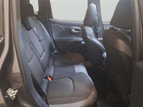 Used 2018 Jeep Renegade Altitude w/ Popular Equipment Group FWD image 13