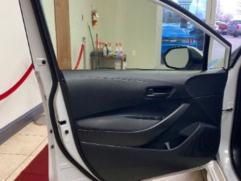 Used 2022 Toyota Corolla LE image 15