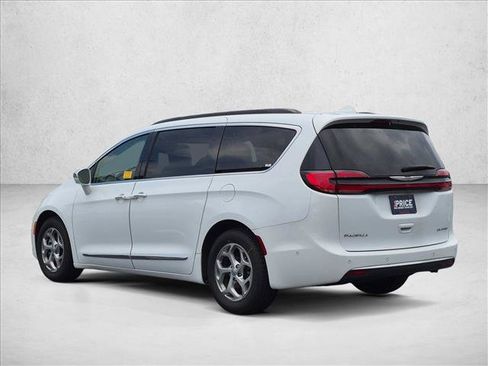 Used 2022 Chrysler Pacifica Limited FWD image 7