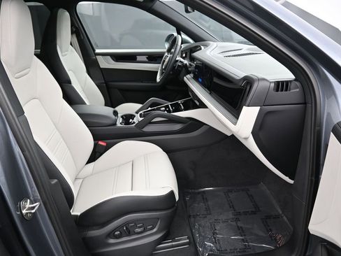 Certified 2026 Porsche Cayenne S AWD/4WD image 28