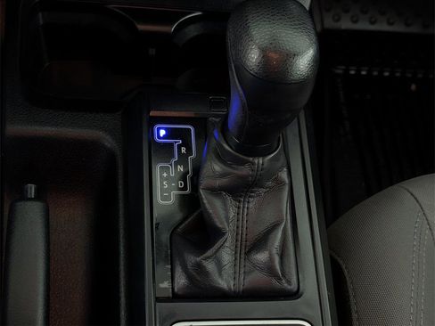 Used 2020 Toyota Tacoma SR image 22