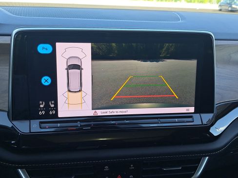 Certified 2026 Volkswagen Atlas SE w/ Panoramic Sunroof Package FWD image 26
