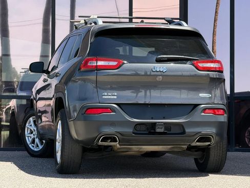 Used 2016 Jeep Cherokee Latitude w/ Comfort/Convenience Group AWD/4WD image 8