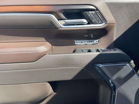 Used 2025 GMC Sierra 1500 Denali image 14