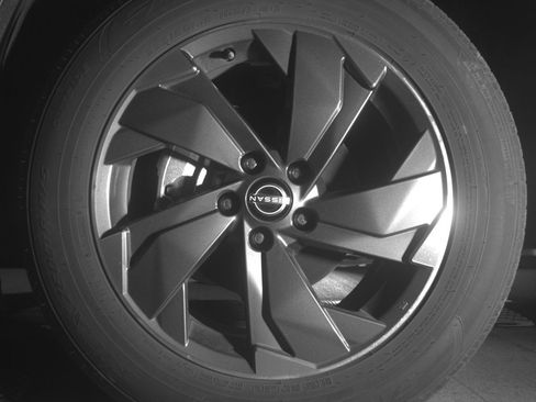 Used 2025 Nissan Rogue SV image 12