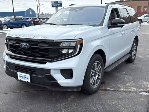 Used 2025 Ford Expedition Active image 4