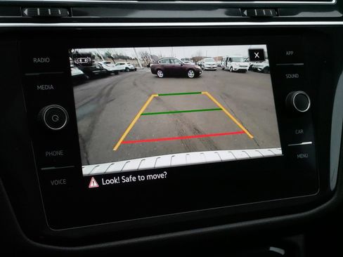 Used 2021 Volkswagen Tiguan SE R-Line image 28