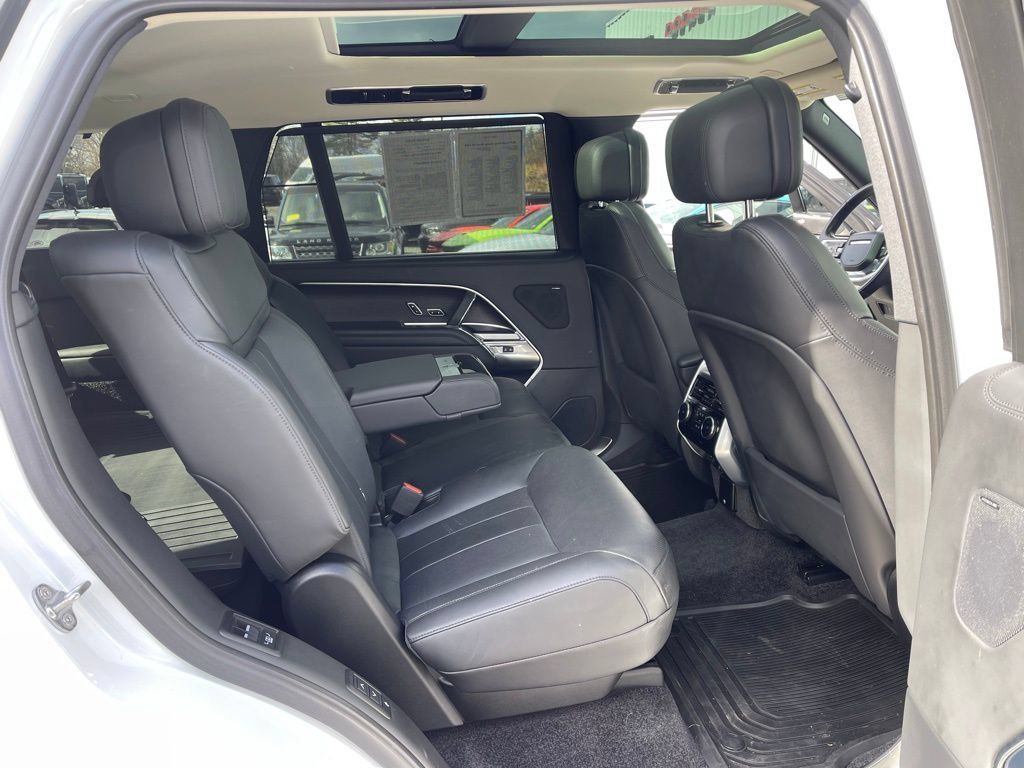 Used 2024 Land Rover Range Rover Long Wheelbase SE AWD/4WD image 18