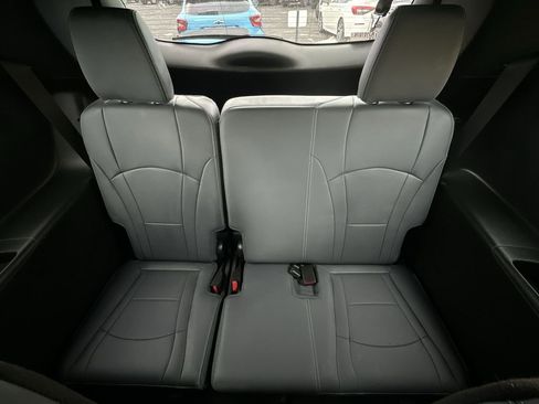 Used 2024 Buick Enclave Essence w/ Sport Touring Edition AWD/4WD image 22
