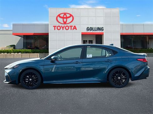New 2026 Toyota Camry SE image 5