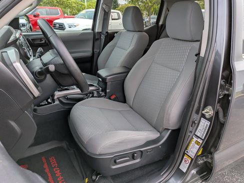 Used 2020 Toyota Tacoma SR5 AWD/4WD image 15