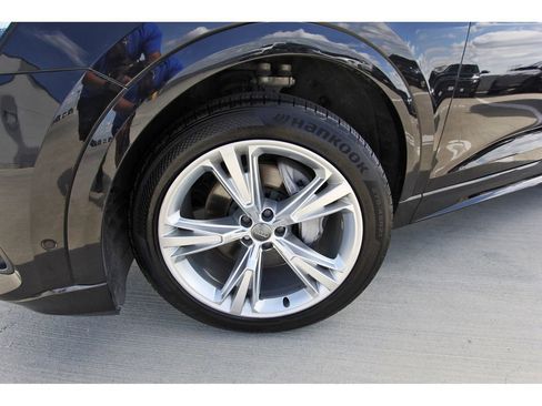 Used 2019 Audi Q8 Premium Plus w/ Premium Plus AWD/4WD image 31