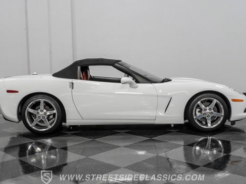 Used 2005 Chevrolet Corvette Convertible w/ Preferred Equipment Group RWD image 13