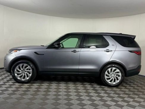 Used 2025 Land Rover Discovery S image 4