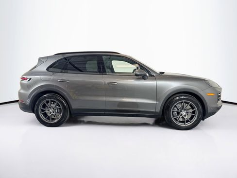 Used 2025 Porsche Cayenne image 8