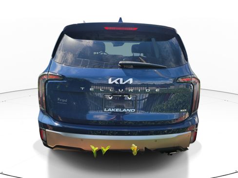 Used 2023 Kia Telluride EX w/ EX Captain's Chair Package AWD/4WD image 5