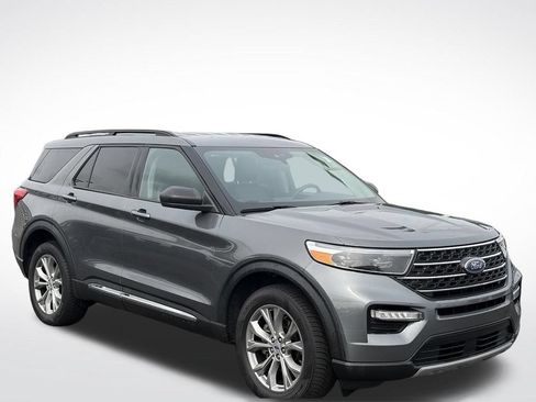 Used 2023 Ford Explorer XLT w/ Equipment Group 202A AWD/4WD image 2