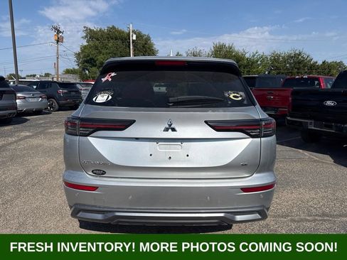 Used 2025 Mitsubishi Outlander SE FWD image 3
