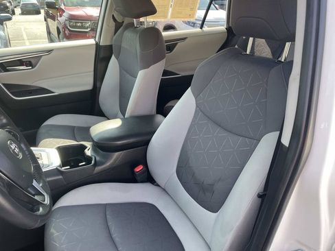 Used 2022 Toyota RAV4 XLE w/ XLE Grade Weather Package AWD/4WD image 21