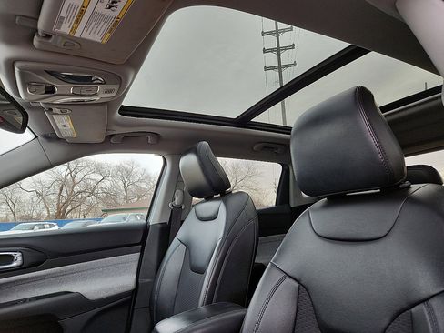 Used 2022 Jeep Compass Latitude w/ Sun and Sound Group image 12