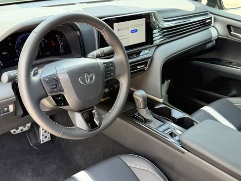 Used 2026 Toyota Camry SE w/ Convenience Package FWD image 11