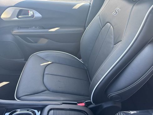 New 2026 Chrysler Pacifica Limited w/ S Appearance Package AWD/4WD image 29