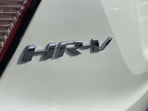 Used 2017 Honda HR-V LX image 8