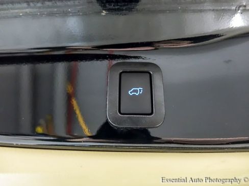 Used 2018 Toyota Highlander Limited image 26