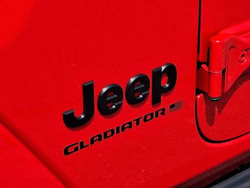 Used 2025 Jeep Gladiator Sport AWD/4WD image 29