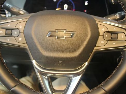 Used 2025 Chevrolet Trax ACTIV w/ Sunroof Package image 18